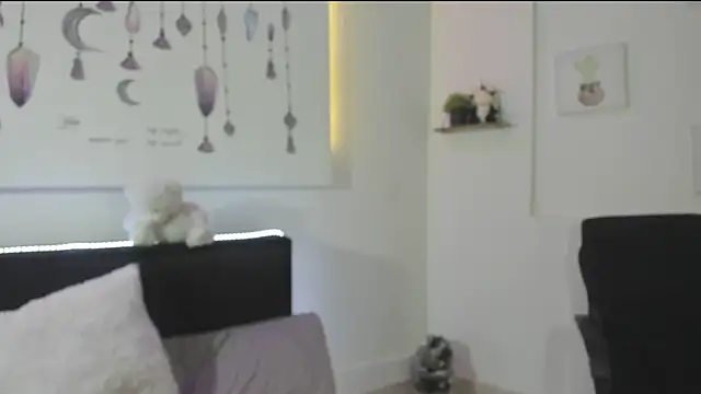 Emyli rousse  online show from 12-18-24, 04:49