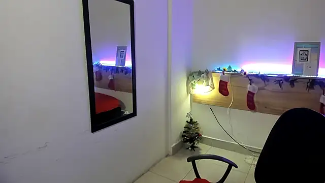 Emyli rousse  online show from 12-28-24, 06:18