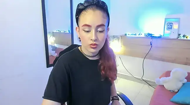 Emyli rousse  online show from 01-04-25, 02:04