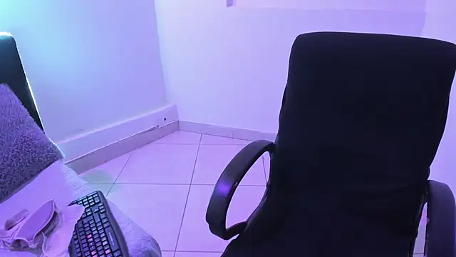 Emyli rousse  online show from 01-14-25, 04:18