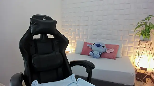 stephanya  online show from 01-12-25, 02:14