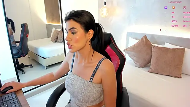 stephanya  online show from 10-23-25, 07:23