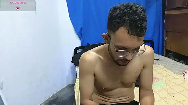 Snapshot of YuKinaHentaiI chatting on 10-08-25, 12:30 YuKinaHentaiI online show from 10-08-25, 12:30