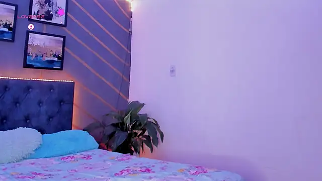 Snapshot of elafranco_ chatting on 12-15-24, 06:48 elafranco online show from 12-15-24, 06:48