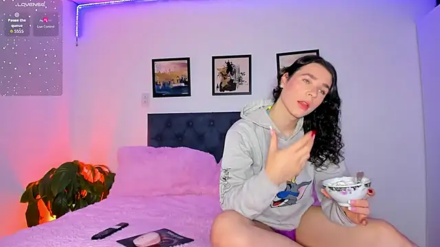 Snapshot of elafranco_ chatting on 10-22-25, 05:34 elafranco online show from 10-22-25, 05:34