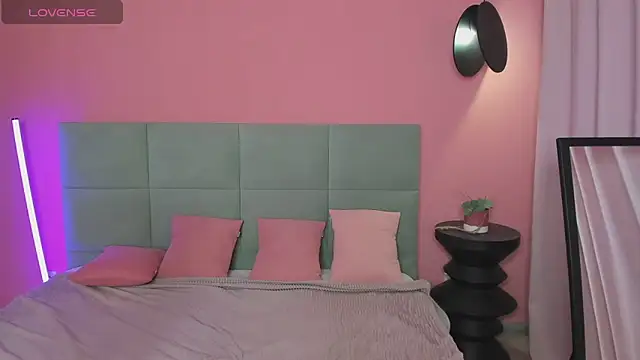 BeatriceReeves online show from 11-15-25, 01:03