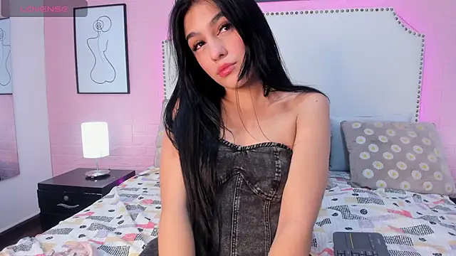 Snapshot of aggy_castel chatting on 11-28-25, 01:58 aggy castel online show from 11-28-25, 01:58