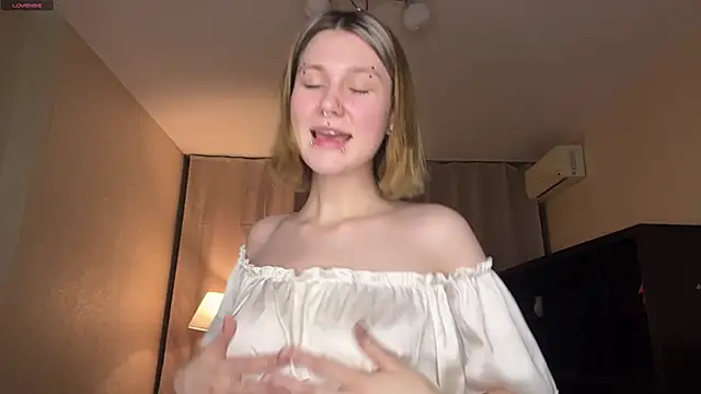 Snapshot of MoiraHavins chatting on 02-17-26, 05:08 MoiraHavins online show from 02-17-26, 05:08