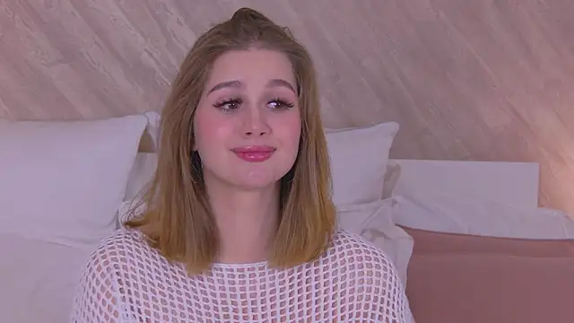 Snapshot of EllieHayes chatting on 12-19-24, 06:34 EllieHayes online show from 12-19-24, 06:34