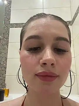 Snapshot of EllieHayes chatting on 12-22-24, 01:11 EllieHayes online show from 12-22-24, 01:11