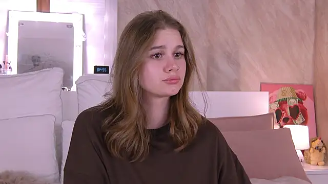 Snapshot of EllieHayes chatting on 10-18-25, 07:47 EllieHayes online show from 10-18-25, 07:47