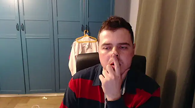 Snapshot of CuteMan33 chatting on 02-20-25, 04:07 CuteMan33 online show from 02-20-25, 04:07