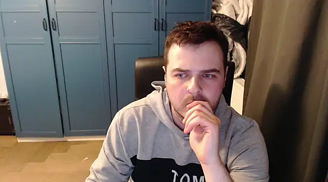 Snapshot of CuteMan33 chatting on 03-05-25, 08:42 CuteMan33 online show from 03-05-25, 08:42