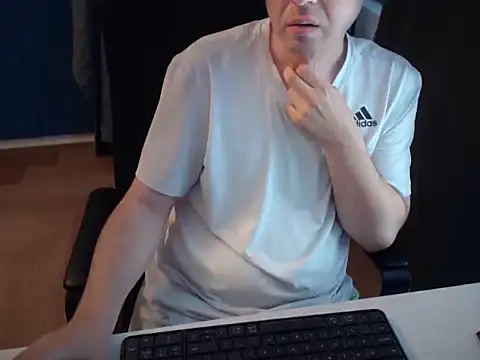 Snapshot of CuteMan33 chatting on 07-10-26, 03:03 CuteMan33 online show from 07-10-26, 03:03