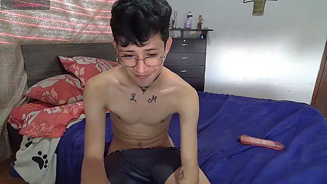 Snapshot of Sweet_c4mer0n chatting on 10-13-25, 05:46 Sweet c4mer0n online show from 10-13-25, 05:46