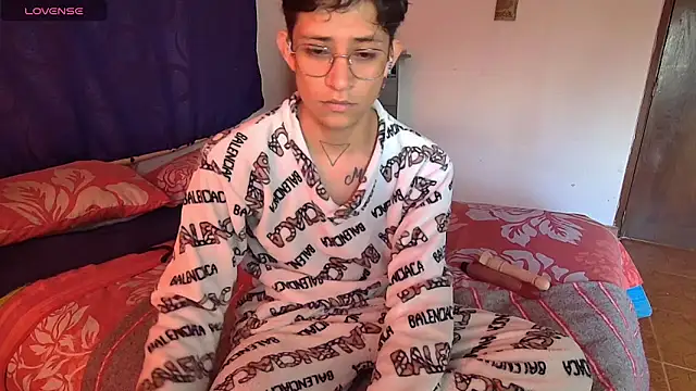 Snapshot of Sweet_c4mer0n chatting on 10-18-25, 11:33 Sweet c4mer0n online show from 10-18-25, 11:33