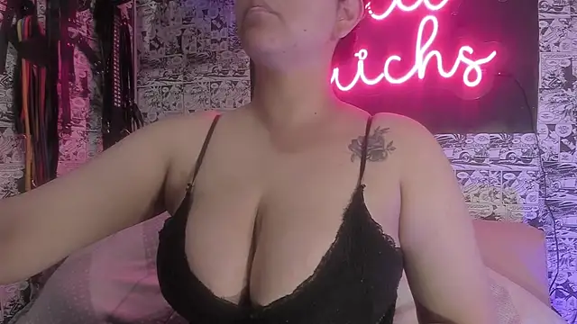 Snapshot of lilit_fetichs chatting on 09-27-25, 11:10 lilit fetichs online show from 09-27-25, 11:10