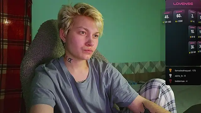 esajukyy online show from 12-18-24, 03:44