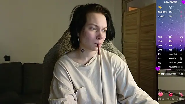 esajukyy online show from 02-26-26, 03:11