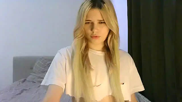 Snapshot of Steph_Cutey chatting on 12-18-24, 10:40 Steph Cutey online show from 12-18-24, 10:40