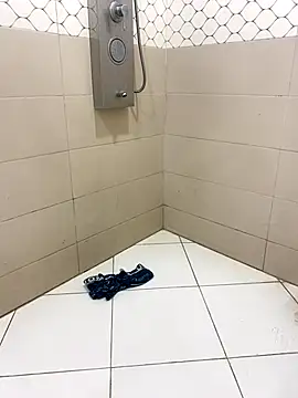 Snapshot of Lahcene chatting on 10-31-25, 11:55 Lahcene online show from 10-31-25, 11:55