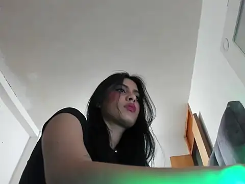 Snapshot of bunny_1922 chatting on 10-28-25, 04:05 bunny 1922 online show from 10-28-25, 04:05