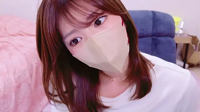 Snapshot of Runarunapi chatting on 10-19-25, 02:18 Runarunapi online show from 10-19-25, 02:18