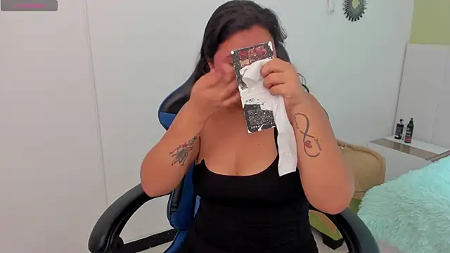 natasha adams22 online show from 02-24-25, 01:02