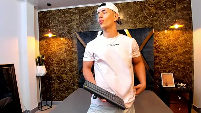 Flynn Riider online show from 01-17-25, 11:27