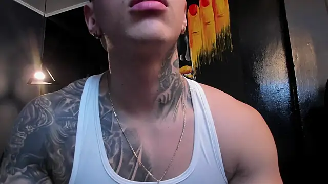 Snapshot of Flynn_Riider chatting on 12-19-25, 05:47 Flynn Riider online show from 12-19-25, 05:47