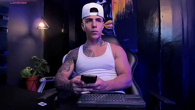 Snapshot of Flynn_Riider chatting on 01-08-26, 05:26 Flynn Riider online show from 01-08-26, 05:26