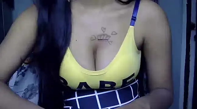 Snapshot of hinaa_khan chatting on 12-20-24, 07:17 hinaa khan online show from 12-20-24, 07:17