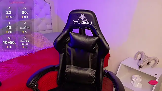 Aurora Hotson online show from 11-23-25, 11:15