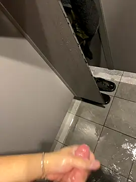 Snapshot of Loco42- chatting on 10-12-25, 01:21 Loco42- online show from 10-12-25, 01:21