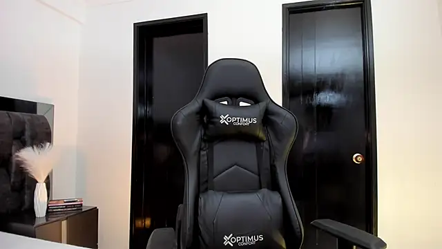 Snapshot of CarolHorny_1 chatting on 01-20-25, 02:32 CarolHorny 1 online show from 01-20-25, 02:32