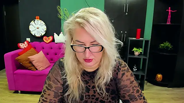 ChristyBrooks online show from 11-12-25, 06:14