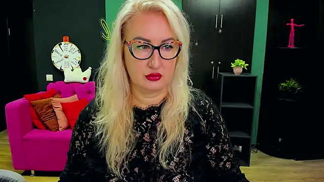 ChristyBrooks online show from 11-25-25, 05:18