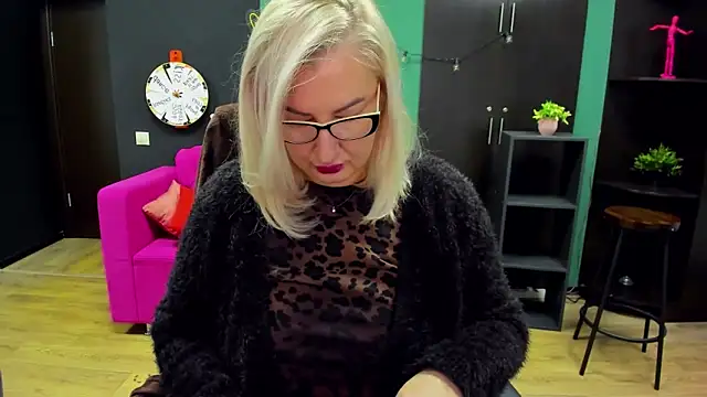 ChristyBrooks online show from 12-21-25, 07:04