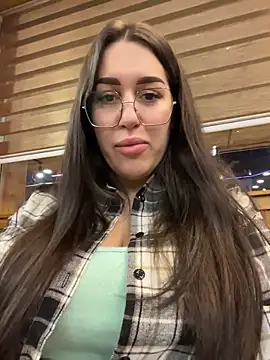 VikiDemi online show from 12-22-25, 03:42