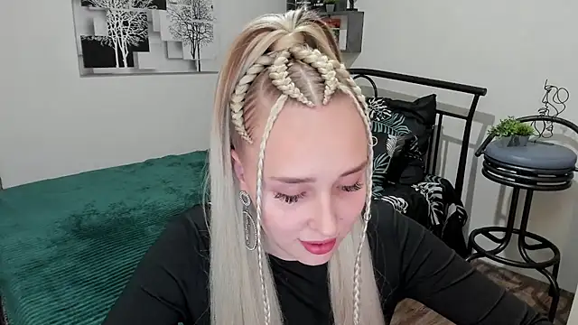 LinaTruly online show from 02-15-25, 09:04