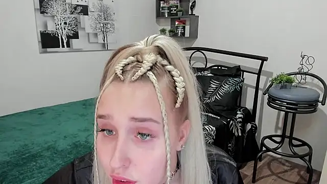 LinaTruly online show from 02-26-25, 12:05