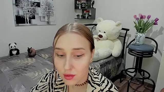 LinaTruly online show from 03-09-25, 12:21