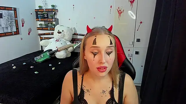 LinaTruly online show from 10-20-25, 09:59