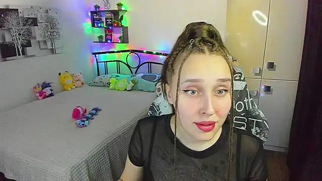 LinaTruly online show from 04-17-26, 08:34