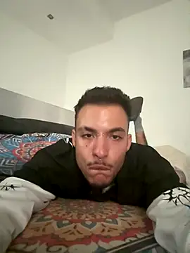 Snapshot of FTM98xxx chatting on 09-25-25, 04:00 FTM98xxx online show from 09-25-25, 04:00