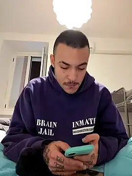 Snapshot of FTM98xxx chatting on 01-12-26, 03:17 FTM98xxx online show from 01-12-26, 03:17