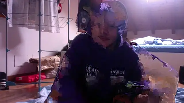 Snapshot of FTM98xxx chatting on 02-10-26, 12:53 FTM98xxx online show from 02-10-26, 12:53