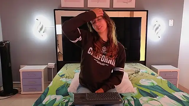 jolie lov online show from 02-25-26, 01:21