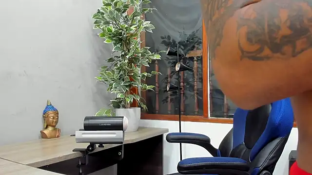 Snapshot of Robin_Rief chatting on 01-14-25, 03:53 Robin Rief online show from 01-14-25, 03:53