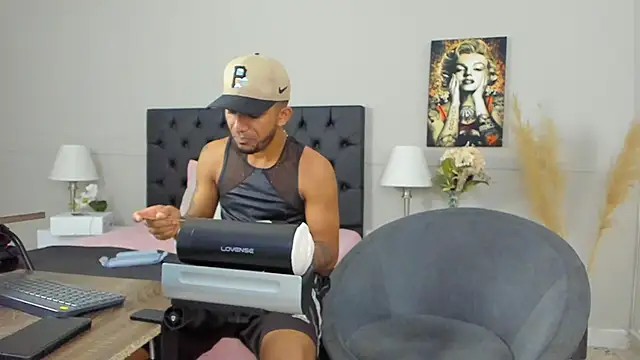 Snapshot of Robin_Rief chatting on 01-29-25, 06:54 Robin Rief online show from 01-29-25, 06:54